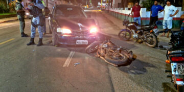 Colisão entre carro e moto deixa jovem gravemente ferido em José de Freitas