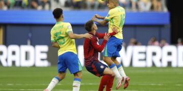 Brasil joga mal e fica só no empate diante da Costa Rica pela Copa América
