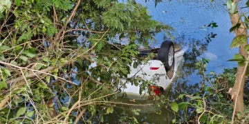 Homem morre após carro cair em açude na zona norte de Teresina