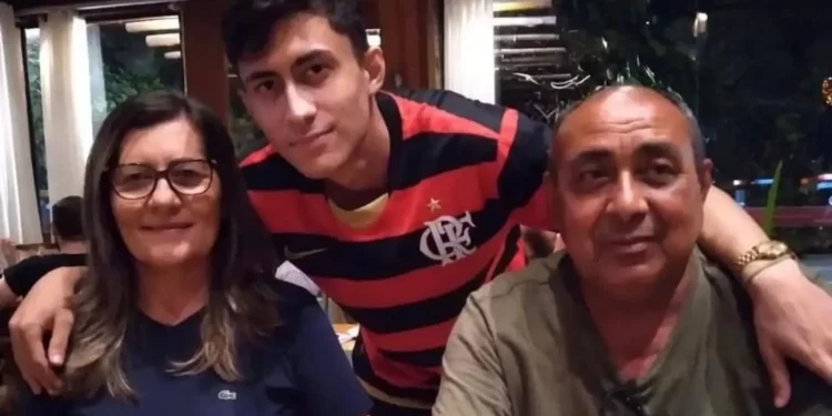 Pai, mãe e filho morrem em colisão frontal de veículos no interior do Piauí