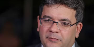 Rafael Fonteles sanciona piso de R$ 4,6 mil para os professores da UESPI