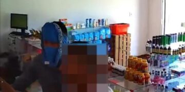 Homem usa cueca na cabeça para assaltar farmácia em Altos