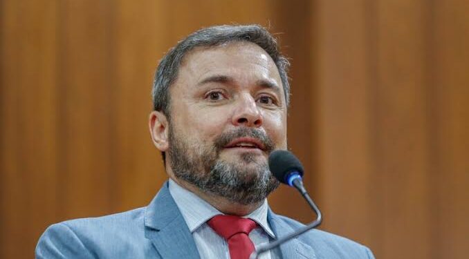 Em confronto direto, pesquisa aponta que Fábio Novo sobe para 46%, Silvio Mendes tem 39%