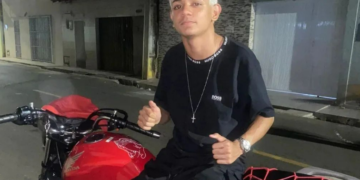 Jovem que gravava live durante perseguição policial em Teresina morre no HUT