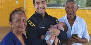 Policial Rodoviário salva bebê engasgado na BR 316, em Teresina
