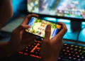 Filho de 12 anos dá um soco na mãe ao ser advertido por gastar R$ 2 mil em jogos on-line