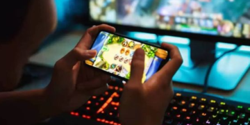 Filho de 12 anos dá um soco na mãe ao ser advertido por gastar R$ 2 mil em jogos on-line