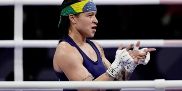 Bia Ferreira vence mais uma e garante ao menos o bronze em Paris