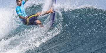 Gabriel Medina vence peruano e conquista bronze no surfe em Paris
