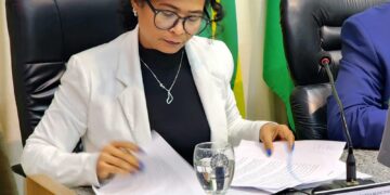 Vereadora Yarema e amiga sofrem ataques e xingamentos em grupos de WhatsApp ligado ao prefeito