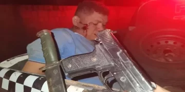 Homem aterroriza família com punhal e agride policiais no interior de José de Freitas