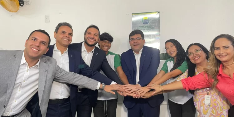 Governador entrega modernização e ampliação de escolas na zona Norte de Teresina