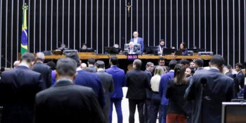 Câmara aprova projeto que aumenta pena de feminicídio para até 40 anos