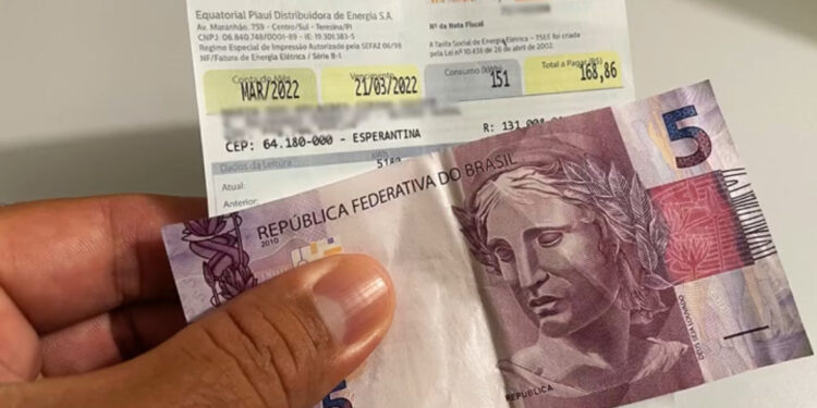 Conta de luz fica até 4,4% mais cara a partir desta terça-feira