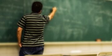 Professor acusado de assediar alunas é demitido da rede estadual do Piauí