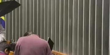 Tempestade atinge Brasília e inunda tribuna da Câmara dos Deputados