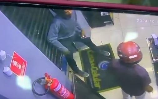 Bandidos assaltam a Casa do Celular no centro de Teresina