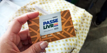 Secretaria de Educação do Piauí entrega Passe Livre para estudantes do Enem 2024