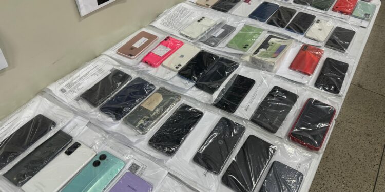 Secretaria de Segurança Pública devolve 200 celulares roubados no Piauí