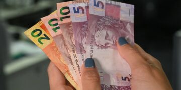 Serasa convoca brasileiros para quitar as dívidas com descontos de até 99%