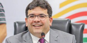 Governador paga 14º salário para professores de escolas que se destacaram no IDEB