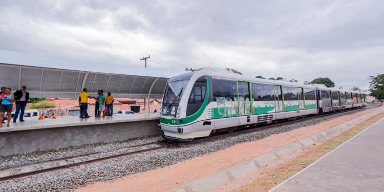 Rafael inaugura nova estação do metrô de Teresina e anuncia tarifa zero para 2025