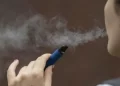 Usuários de vape tem seis vezes mais nicotina no sangue que fumantes convencionais