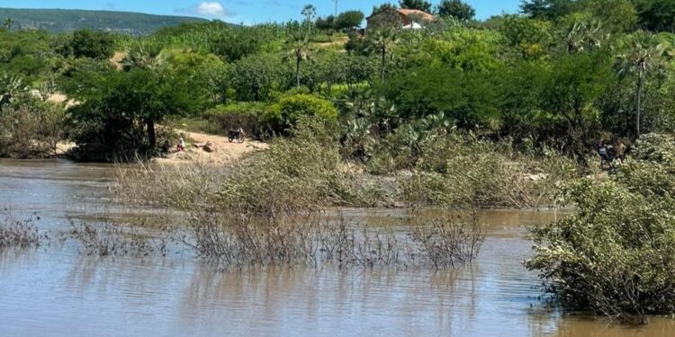 Corpo de homem é encontrado boiando nas águas do rio Poti em Teresina