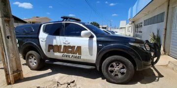 Homem é preso após atear fogo em casa e ameaçar a própria mãe de morte com uma faca no interior do Piauí