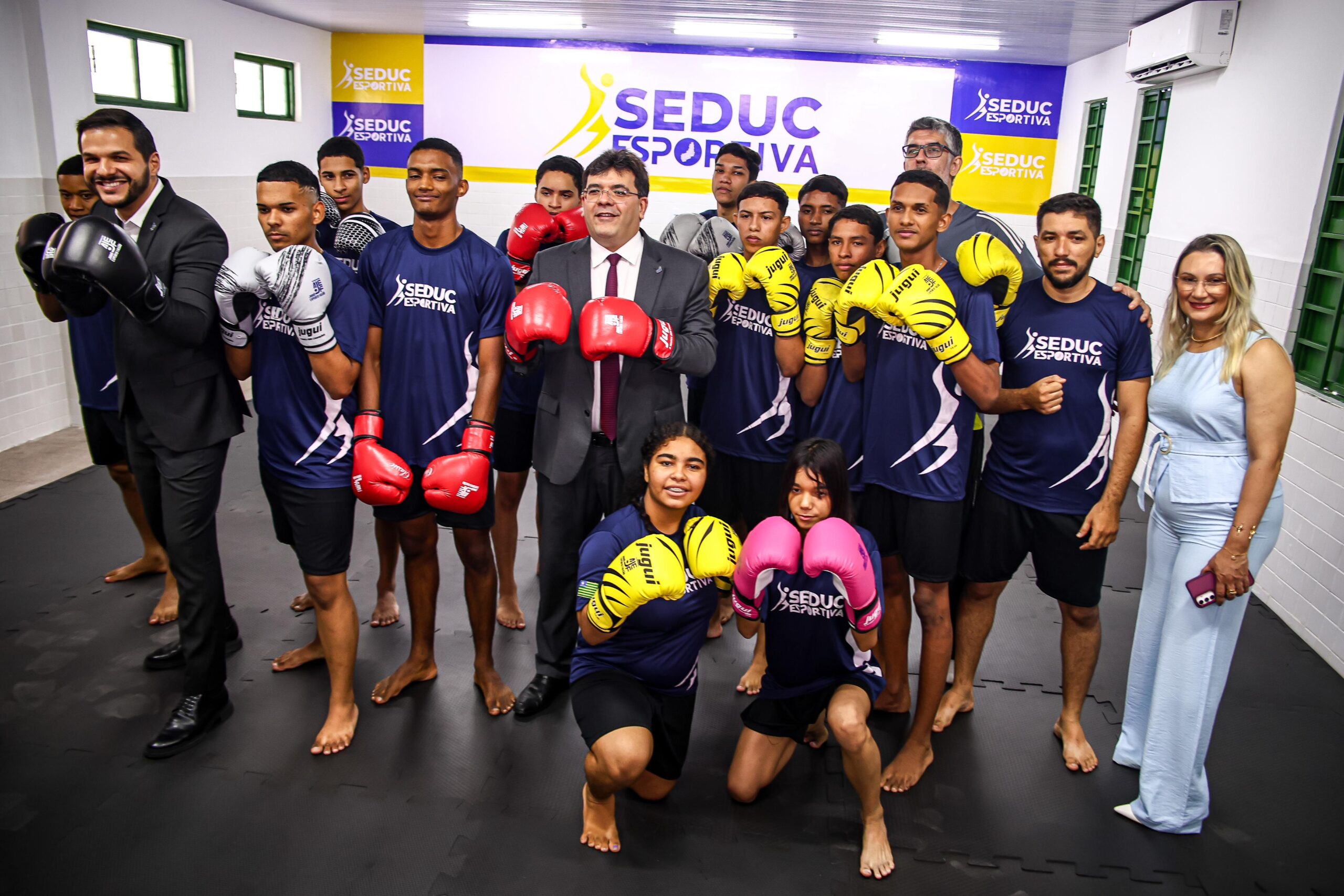 Governo inaugura escola na zona Sudeste de Teresina com ensino de boxe para alunos