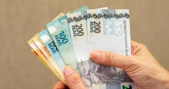 Governo do Piauí anuncia aumento salarial para servidores estaduais a partir de maio de 2025