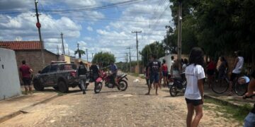 Mãe é esfaqueada ao proteger filha durante surto psicótico do filho em Piripiri