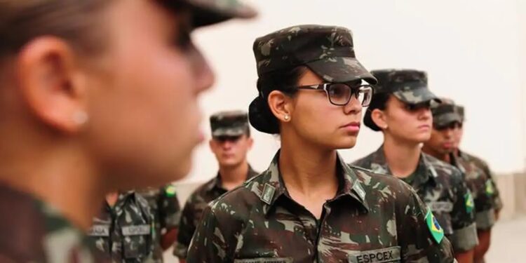 Mulheres poderão se alistar nas Forças Armadas a partir de janeiro de 2025