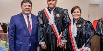 Desembargador Téssio Tôrres é empossado presidente do TRT-22