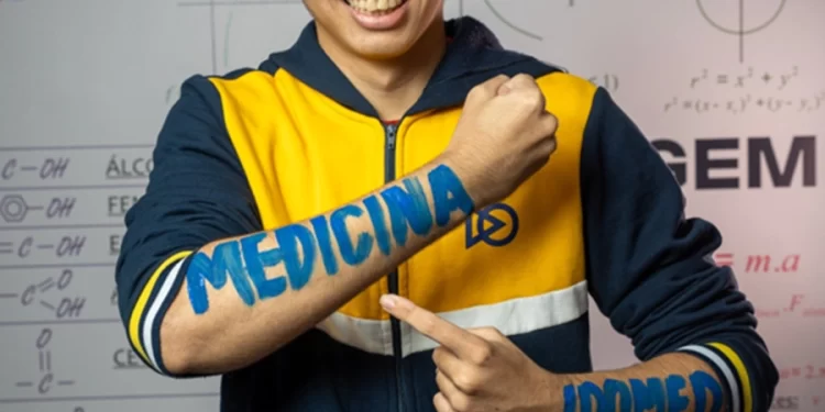 Aluno de Teresina conquista 1º lugar nacional no vestibular de medicina com bolsa integral