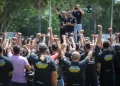 Policiais civis fazem manifestação em frente à Alepi por aumento salarial