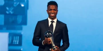 Vini Jr. é eleito o melhor jogador de futebol do mundo pela Fifa