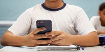 Projeto que proíbe uso de celulares em salas de aula é aprovado na Assembleia Legislativa do Piauí
