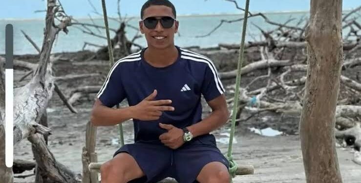 Adolescente é morto após fazer gesto de facção sem saber durante viagem