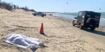 Homem sofre mal súbito durante banho de mar e morre afogado no litoral do Piauí