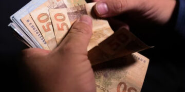 Salário mínimo de 2025 será de R$ 1.518, com aumento de R$ 106 em relação ao atual