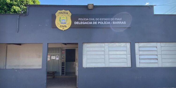 Policial civil é demitido acusado de estuprar adolescente dentro da delegacia de Barras