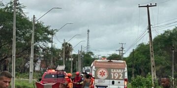 Homem morre eletrocutado após poste cair em correnteza em Picos