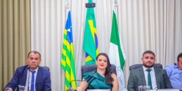 Vereadora Helena Barros é eleita a 1ª mulher presidente da Câmara de José de Freitas