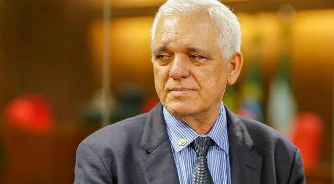Vice-governador do Piauí, Themístocles Filho, é hospitalizado após mal-estar em Esperantina
