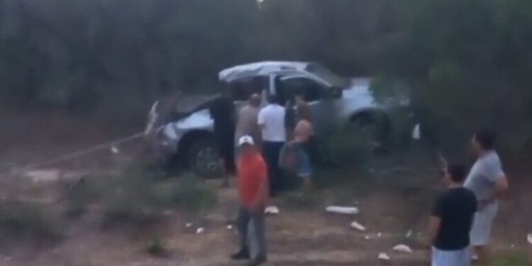 Família fica ferida após pneu de caminhonete estourar e causar capotamento na estrada entre José de Freitas e Lagoa Alegre