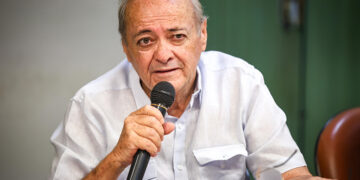 Prefeito Sílvio Mendes pede que população fique em casa durante chuvas em Teresina