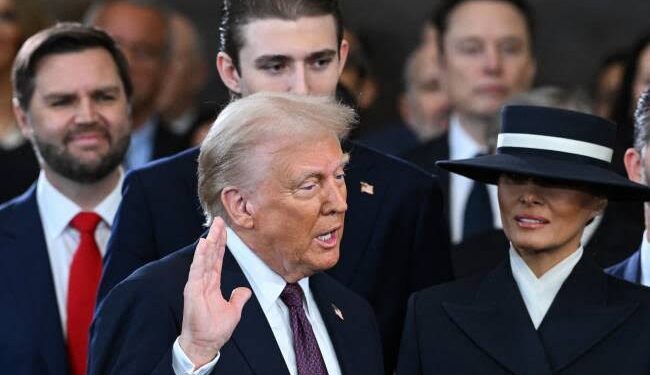 Donald Trump toma posse como 47º presidente e volta à Casa Branca após 4 anos