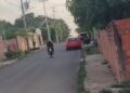 Jovem é perseguido e assaltado na frente de casa em José de Freitas
