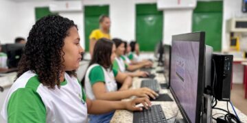 Cerca de 180 mil estudantes da rede estadual iniciam o ano letivo nesta segunda-feira (3)